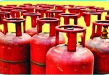 सिकन्दराराऊ: गैस की कमी की खबरें महज अफवाह, सर्वर डाउन होने से रुकी ऑनलाइन बुकिंग