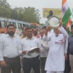 निजीकरण के खिलाफ अधिवक्ताओं, कातिबों, स्टाम्प विक्रेताओं एवं टाइपिस्टों का अनोखा प्रदर्शन